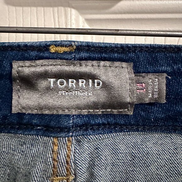 Torrid Vintage Stretch High-Rise Button Fly 5" Denim Shorts, Plus Size 14 - Picture 3 of 4